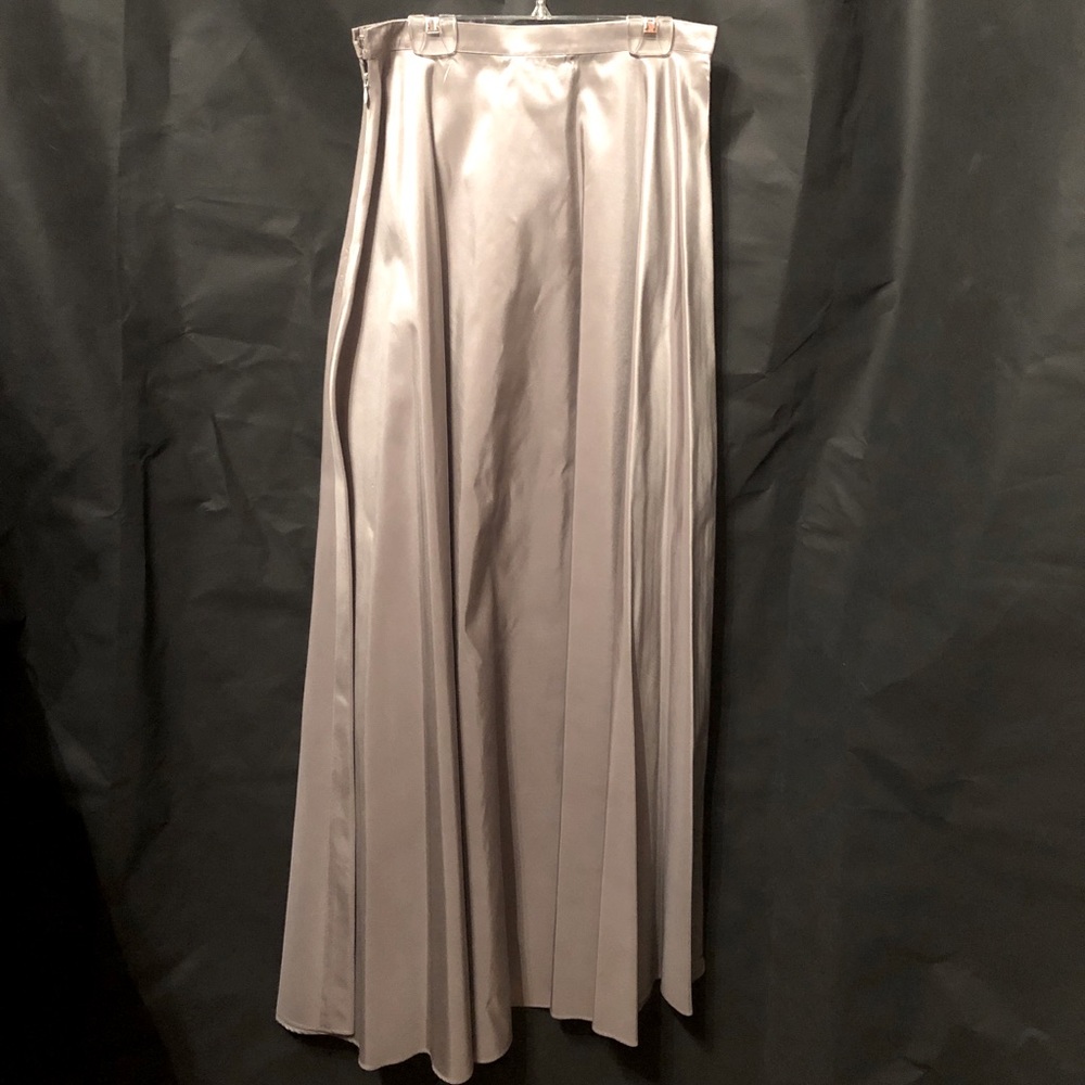 Finity silvery gray silk taffeta size 8 long skirt